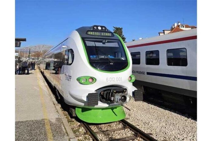 Baterijski vlak-narodno-hr