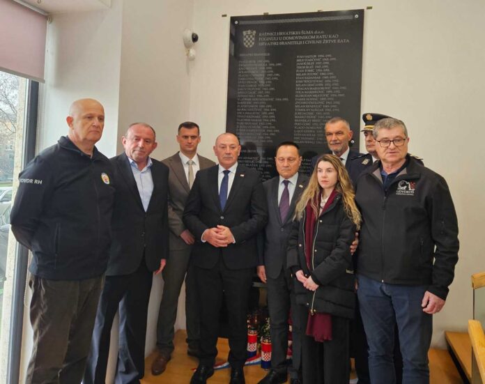 PLOČA ŠUME- narodno-hr