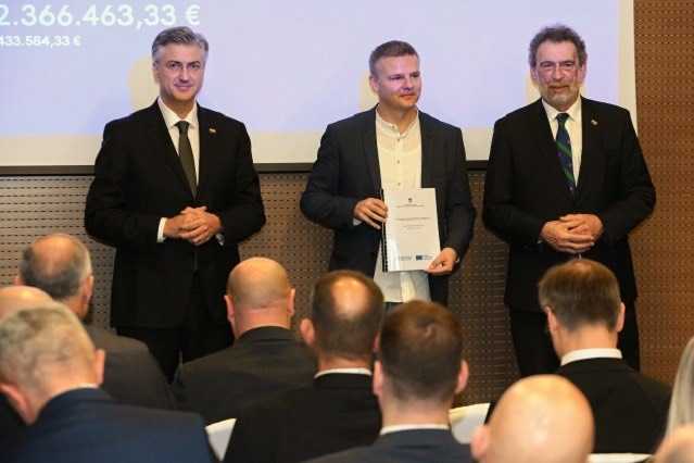 opremanje škola-narodno-hr