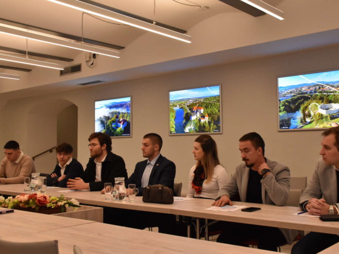 Savjet mladih-narodno-hr