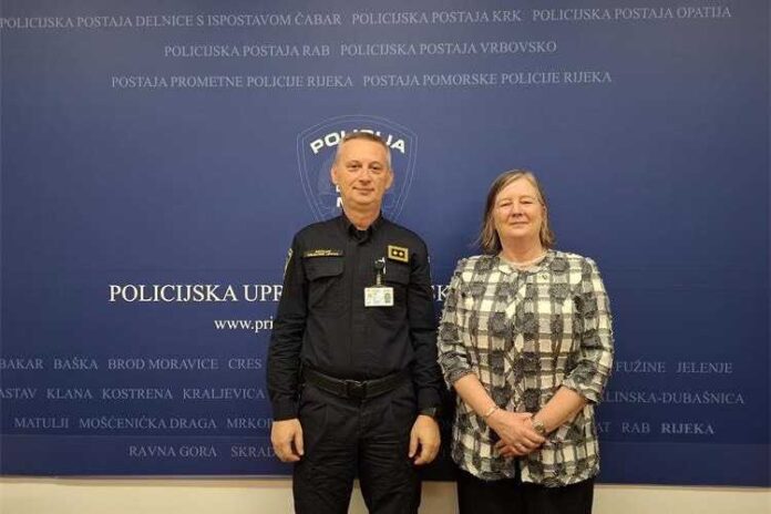 Veleposlanica Irske-narodno-hr