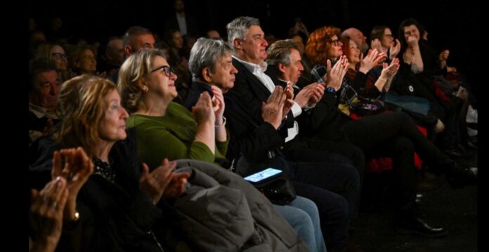 ured predsjednika-narodno-hr