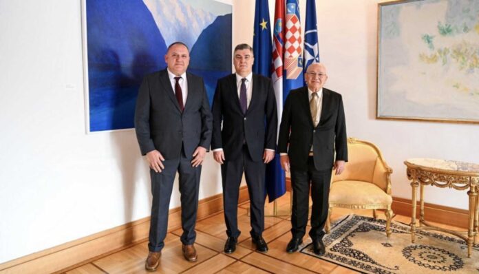 ured predsjednika-narodno-hr