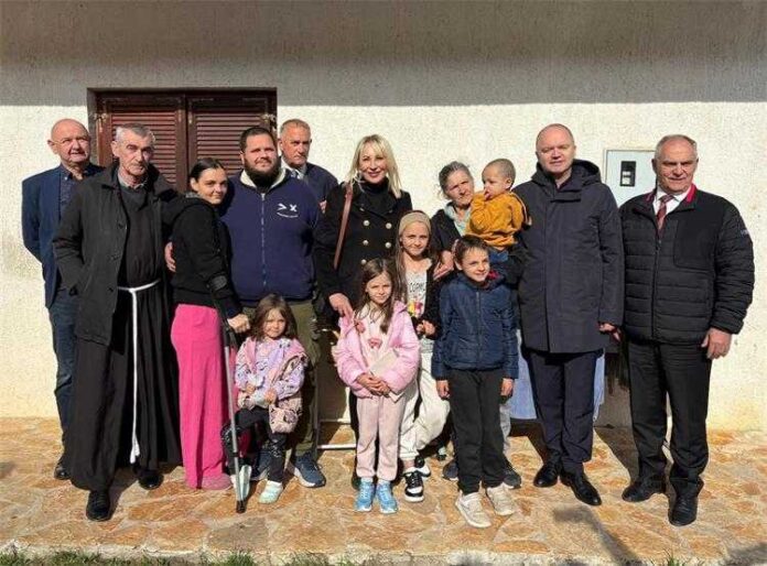 Ministar Šipić-narodno-hr