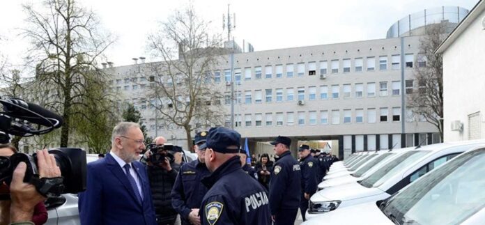 Policija-narodno-hr