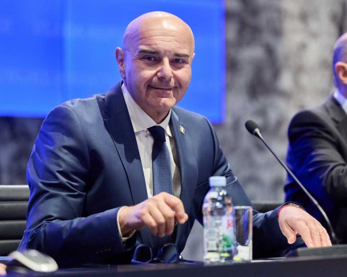 Ministar Ružić-narodno-hr