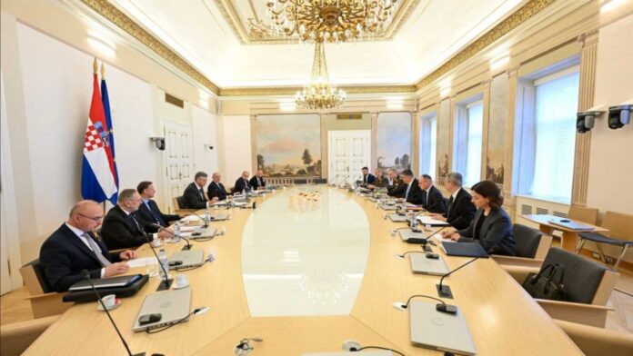 Ured predsjednika-narodno-hr