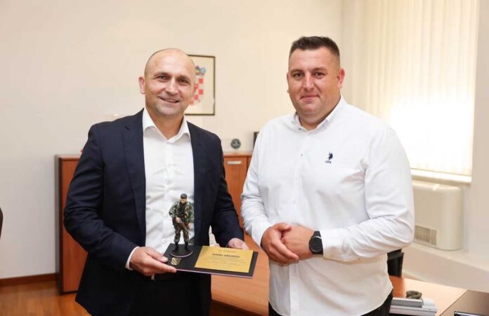 Mirko Pereš-narodno-hr