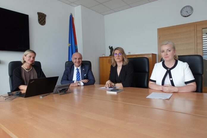Roditelji njegovatelji-narodno-hr